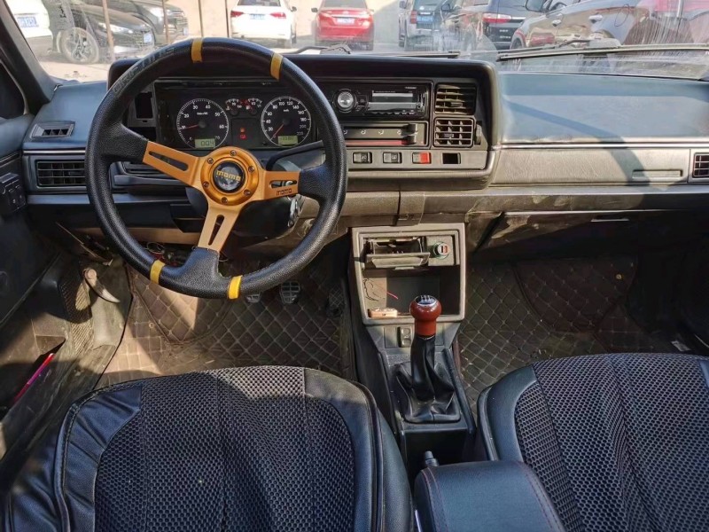 邢台12年大众桑塔纳1