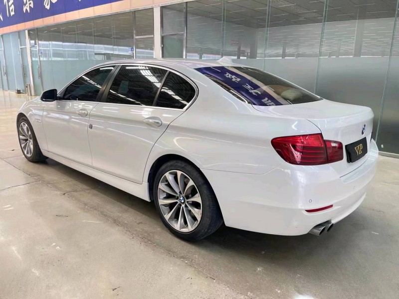 济宁17年宝马5系8