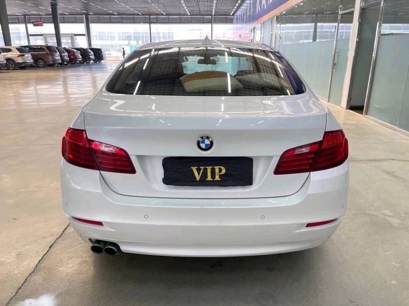 济宁17年宝马5系9