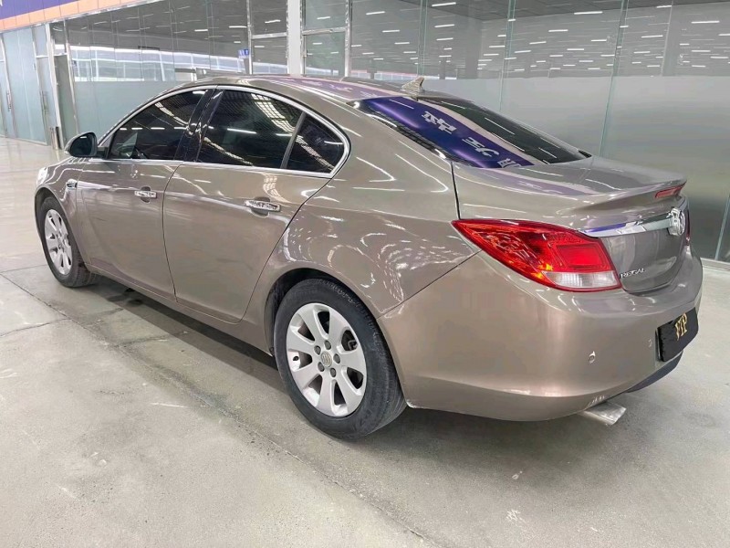 济宁13年别克君威8