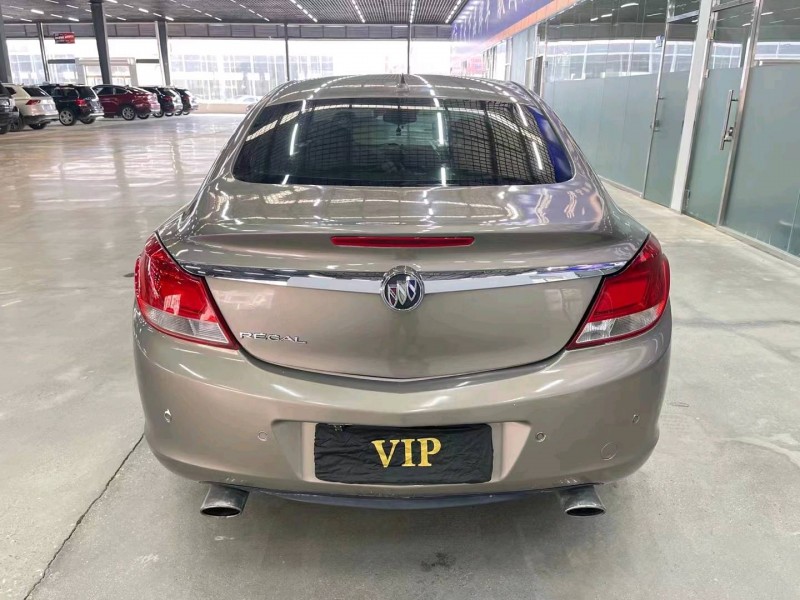 济宁13年别克君威9