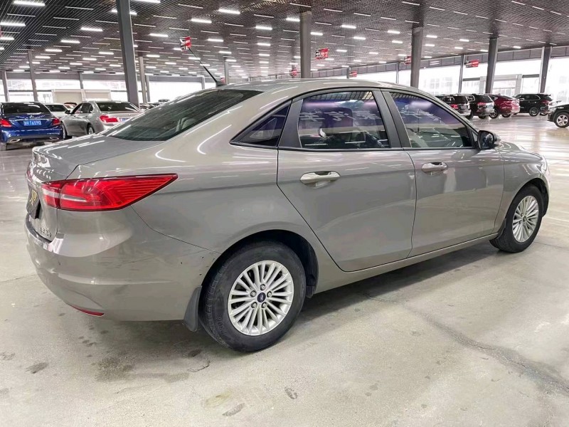 济宁16年福特福睿斯7