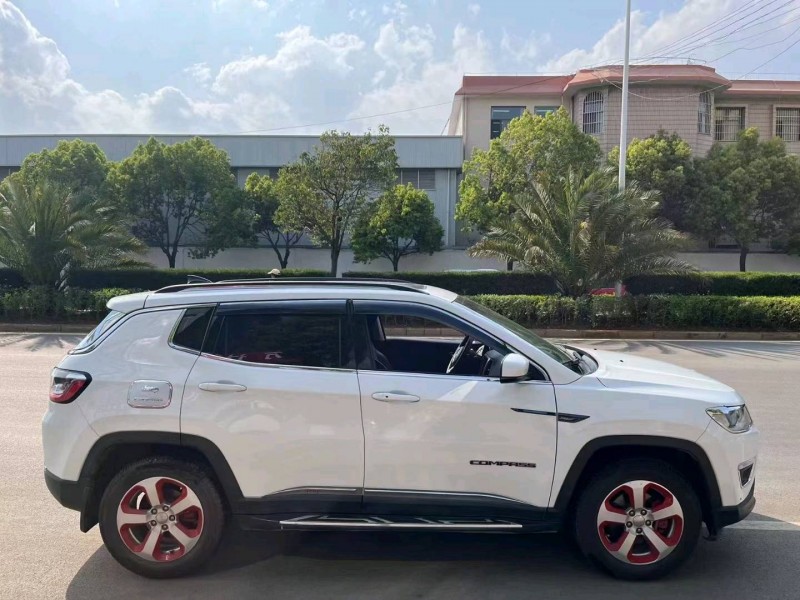 曲靖17年Jeep指南者7