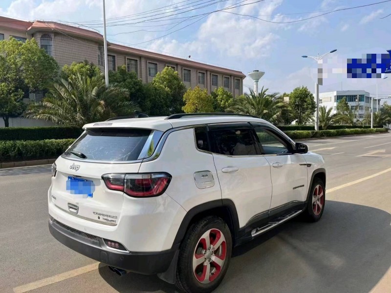 曲靖17年Jeep指南者8