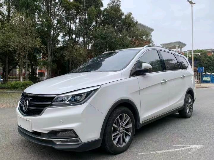 廈門19年寶駿7301