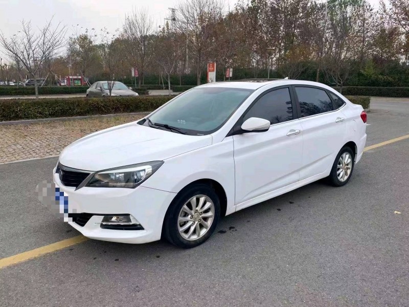 濰坊15年長安汽車悅翔V72