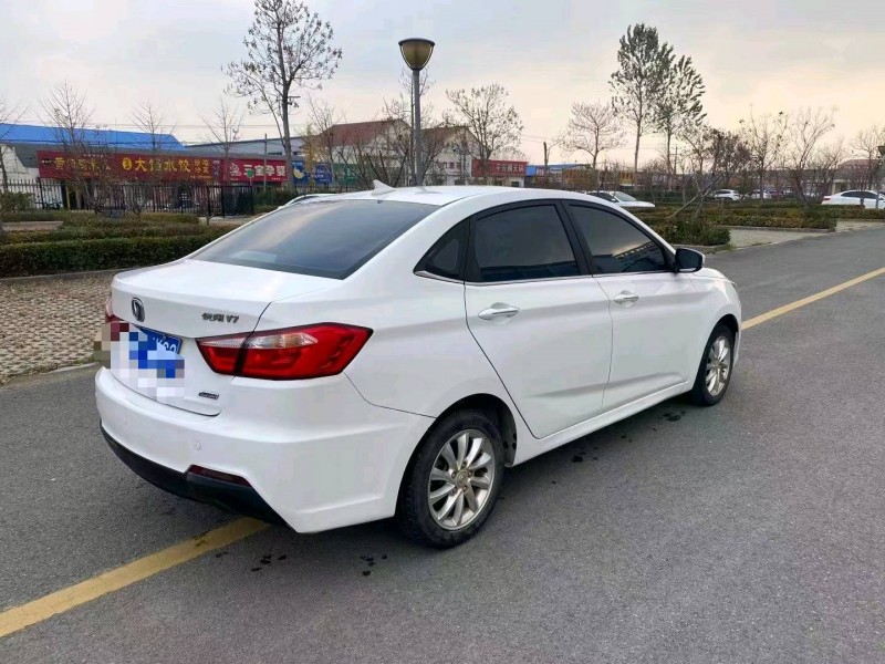 濰坊15年長安汽車悅翔V75
