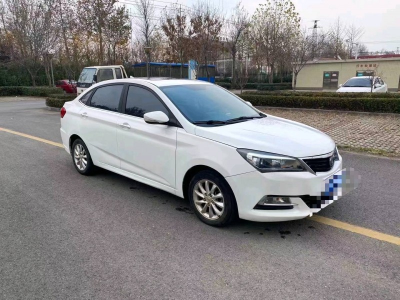 濰坊15年長安汽車悅翔V76