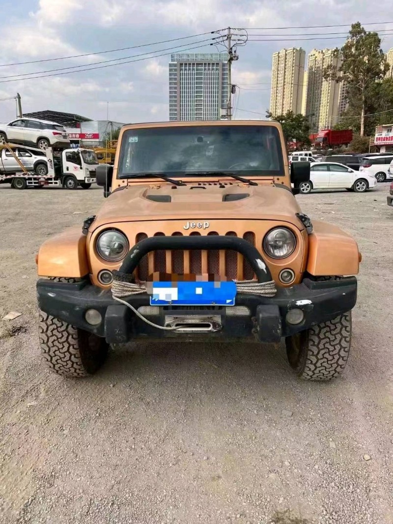 青島14年Jeep牧馬人1