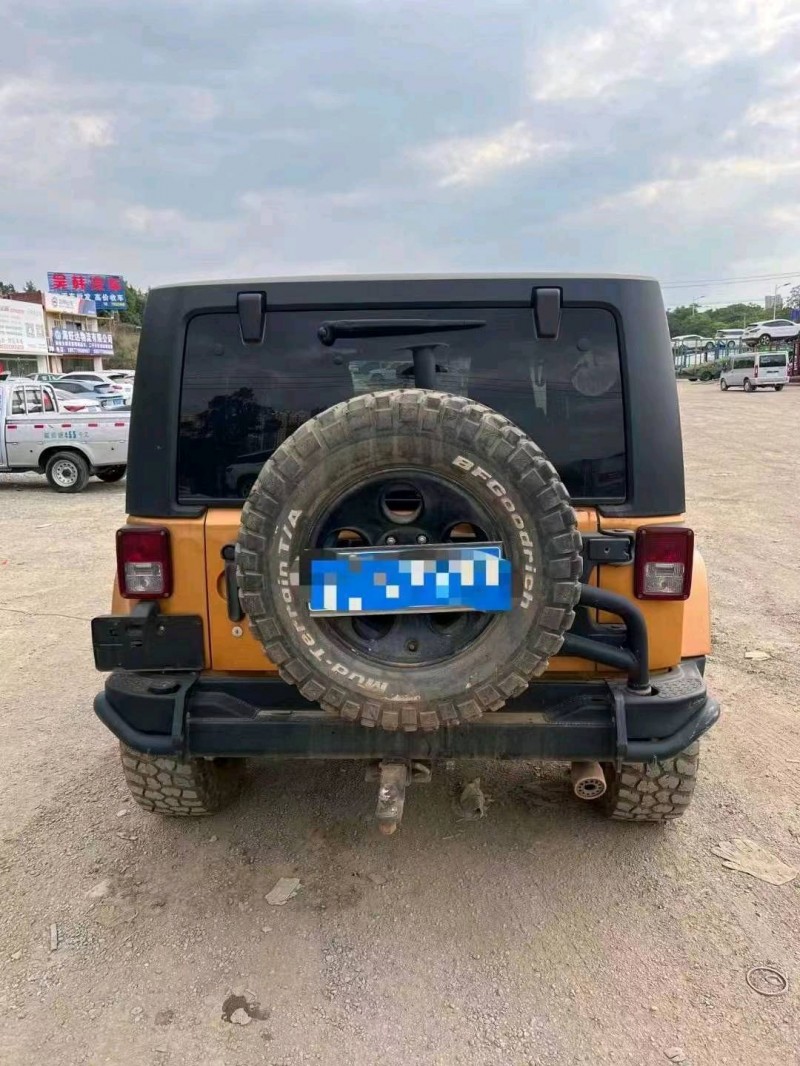 青島14年Jeep牧馬人4