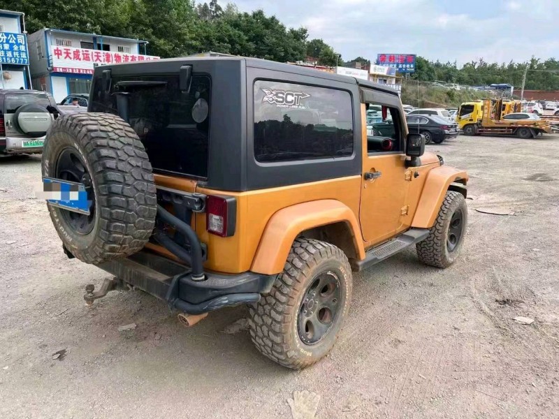 青島14年Jeep牧馬人5