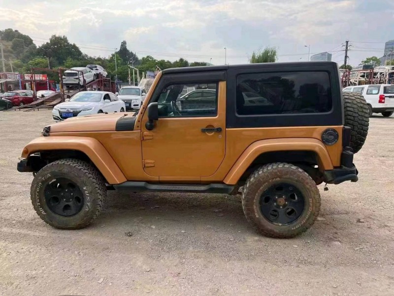 青島14年Jeep牧馬人9