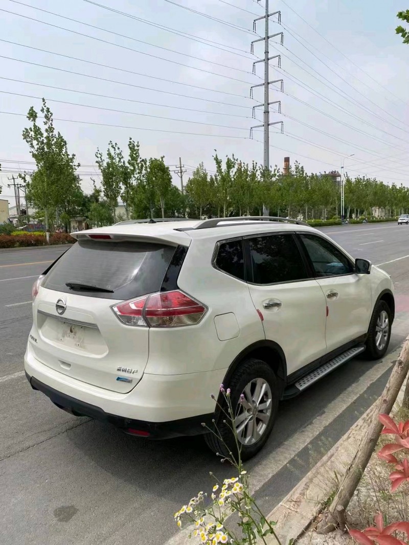 東營16年日產奇駿2