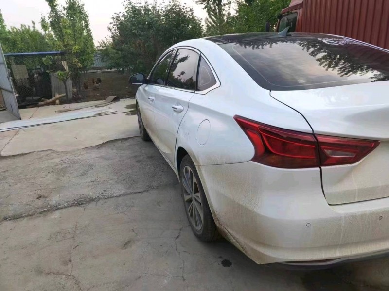 唐山18年長安汽車睿騁CC6