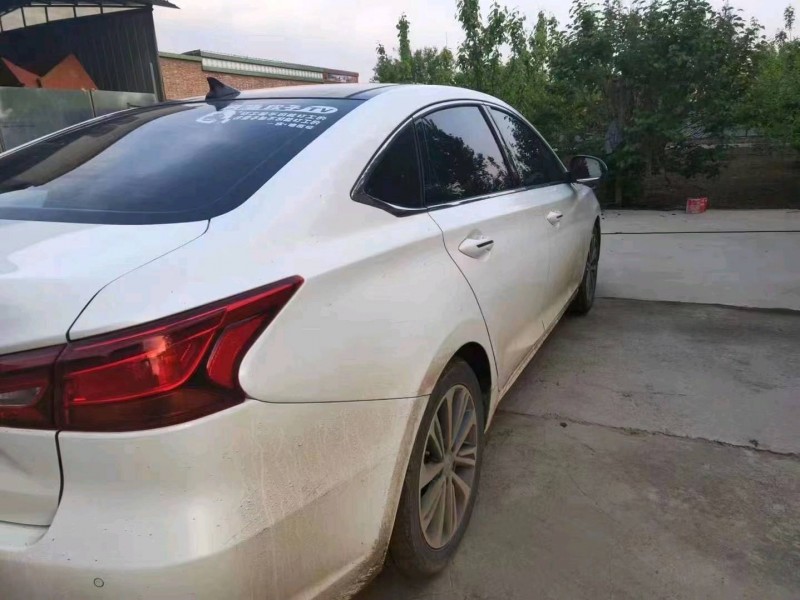 唐山18年長安汽車睿騁CC8
