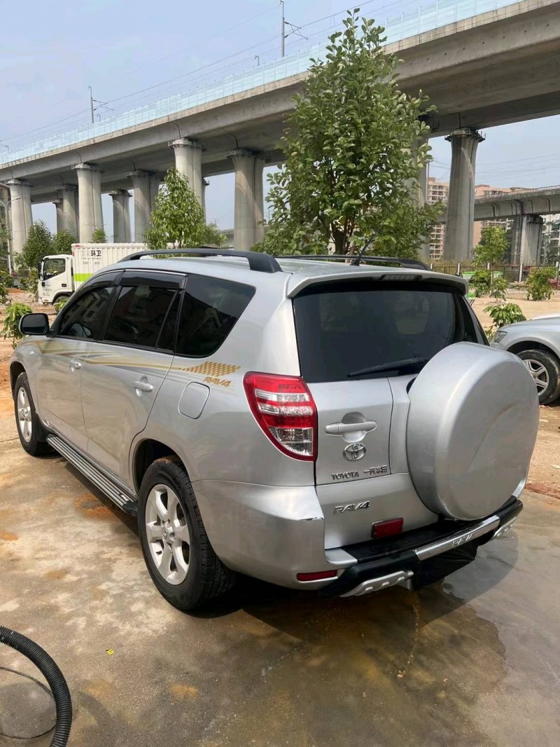 广州10年丰田RAV47