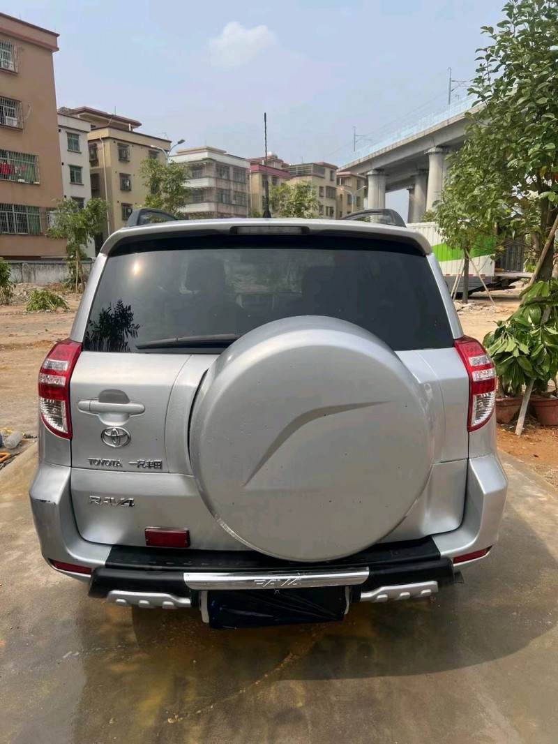 广州10年丰田RAV48