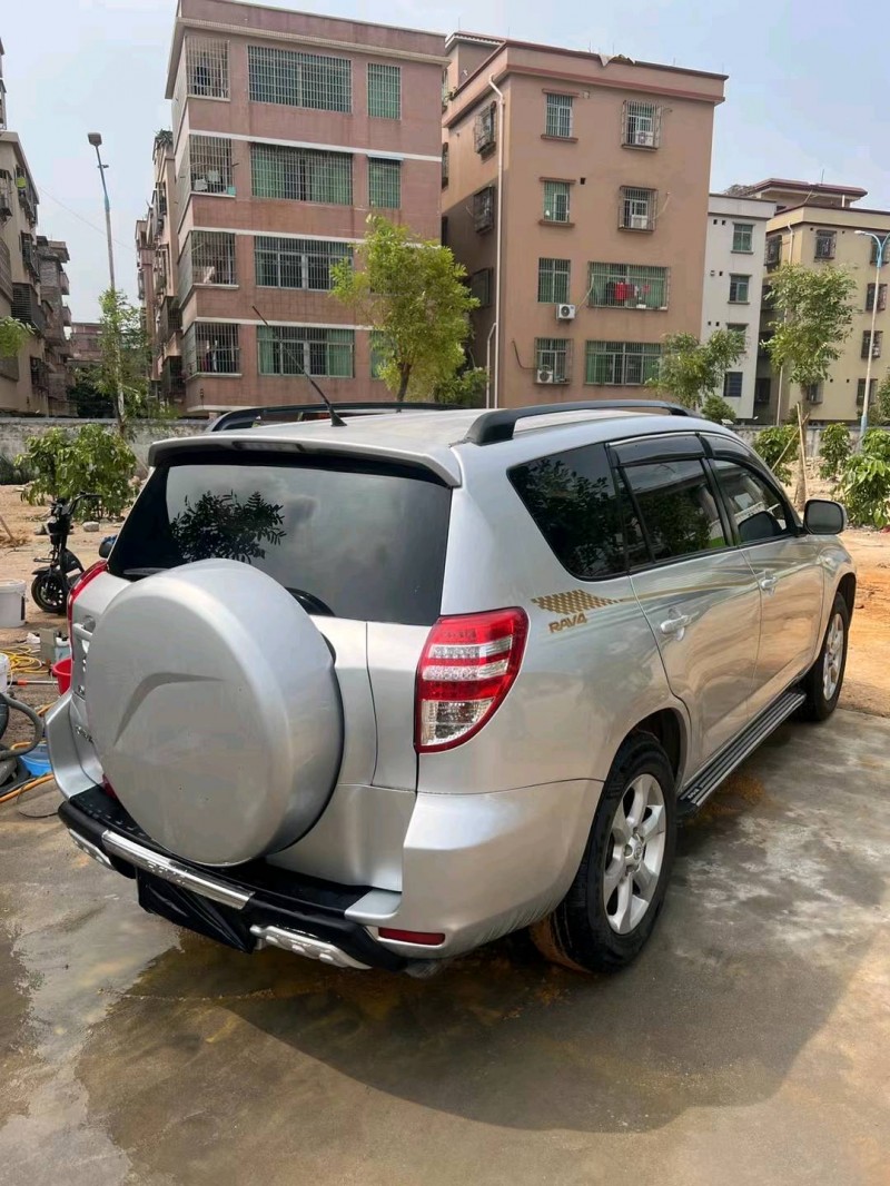 广州10年丰田RAV49
