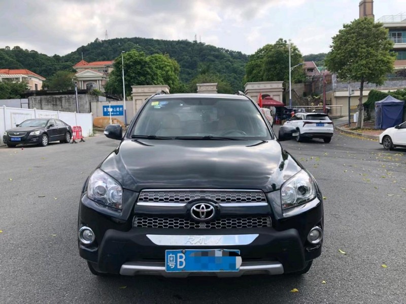 深圳13年豐田RAV4榮放1