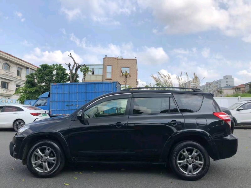 深圳13年豐田RAV4榮放8