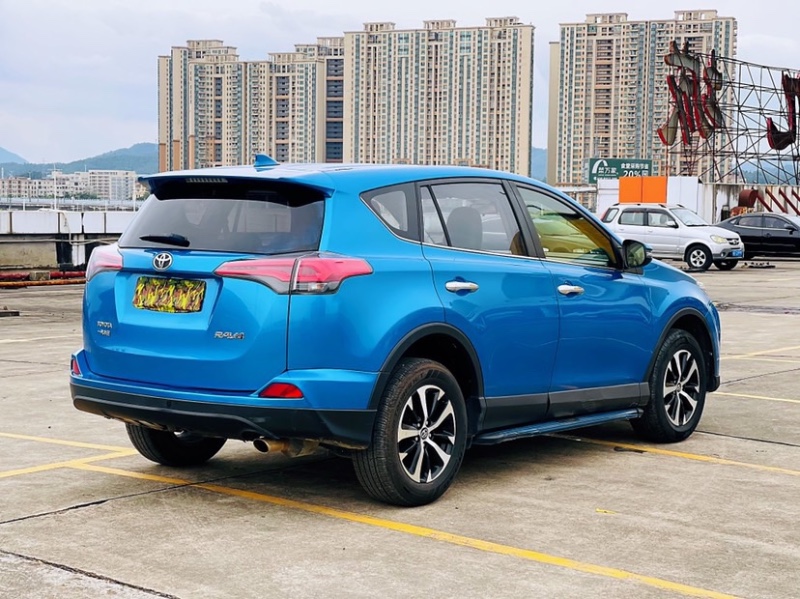 東莞17年豐田RAV4榮放1