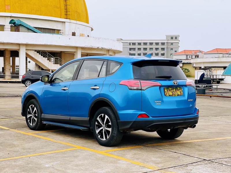 東莞17年豐田RAV4榮放2