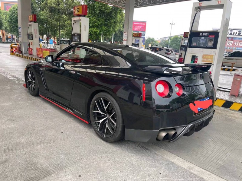 保定10年日產GT-R8