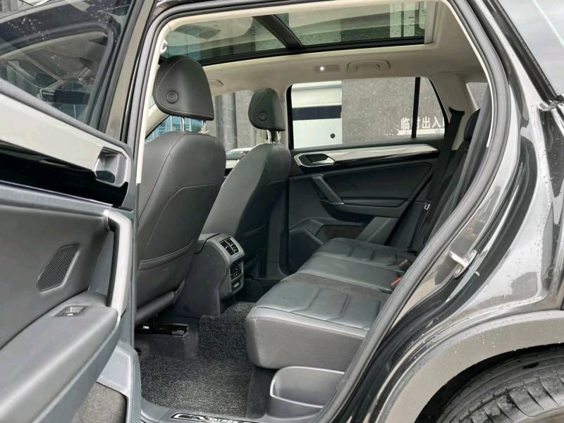 东莞20年大众探岳6