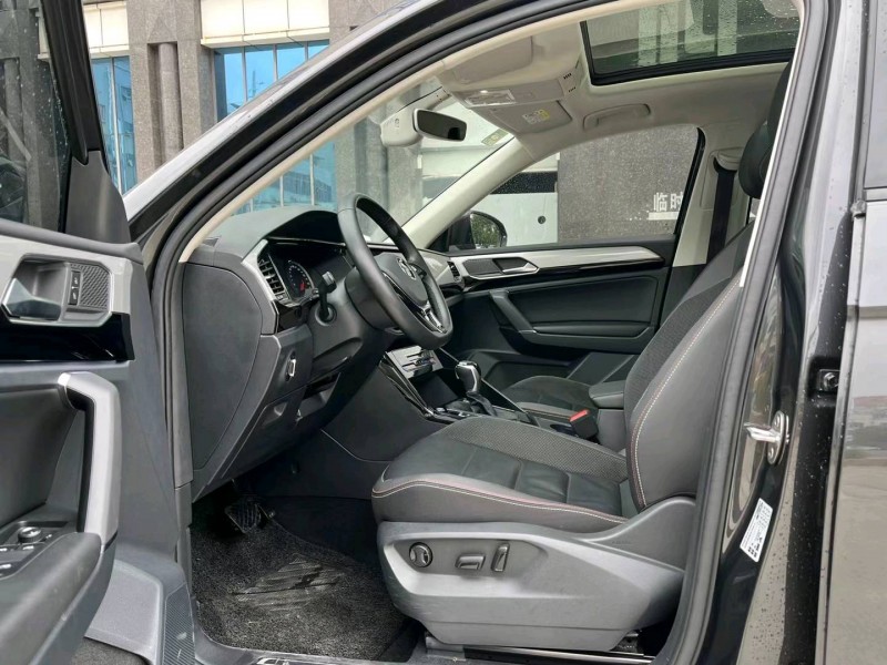 东莞20年大众探岳8