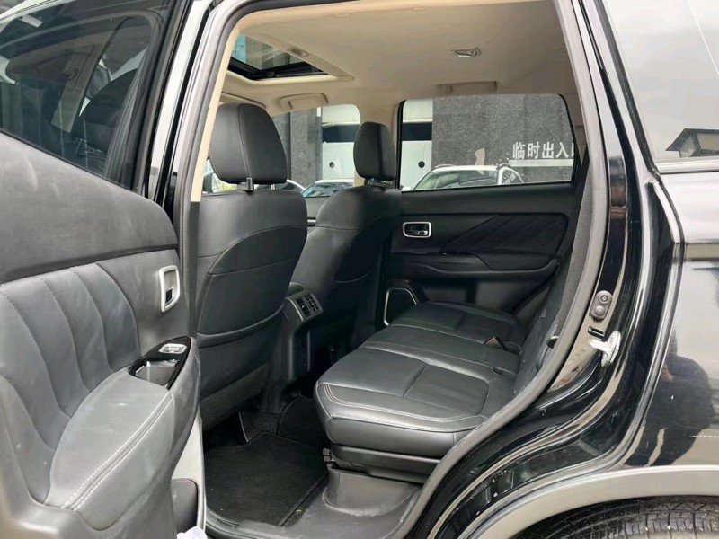 东莞20年三菱欧蓝德6