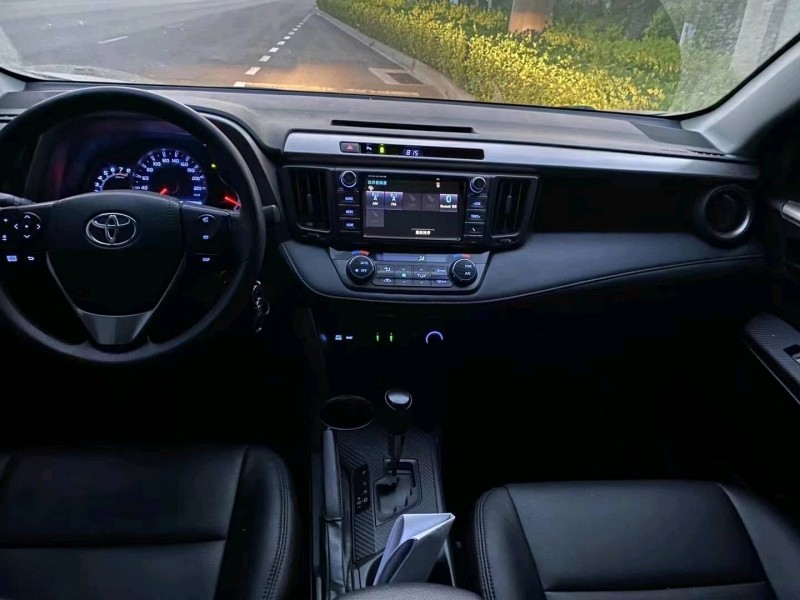 保定16年豐田RAV4榮放4