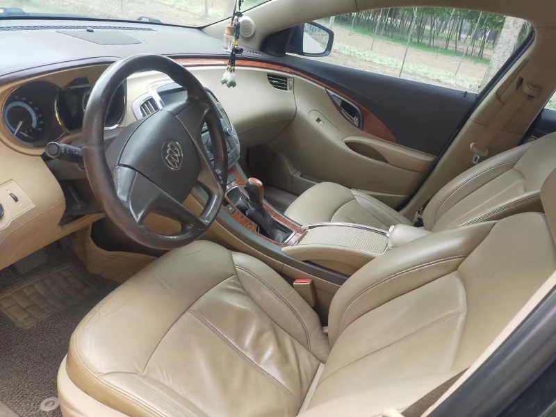 北京12年别克君越4