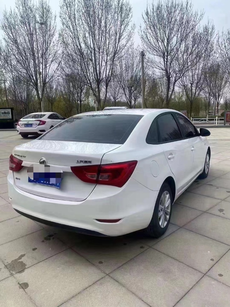 北京18年别克英朗8