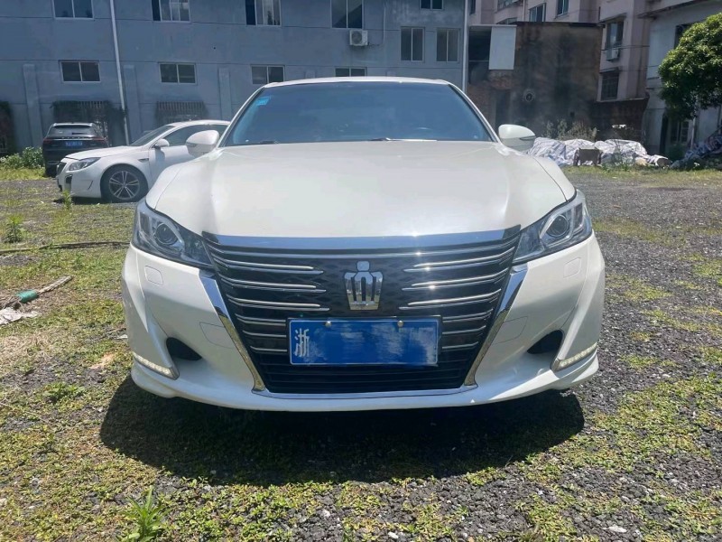 臺州16年豐田皇冠1