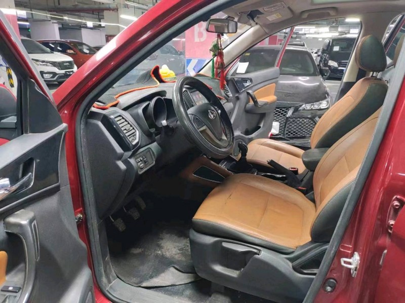 成都18年長安汽車CX705