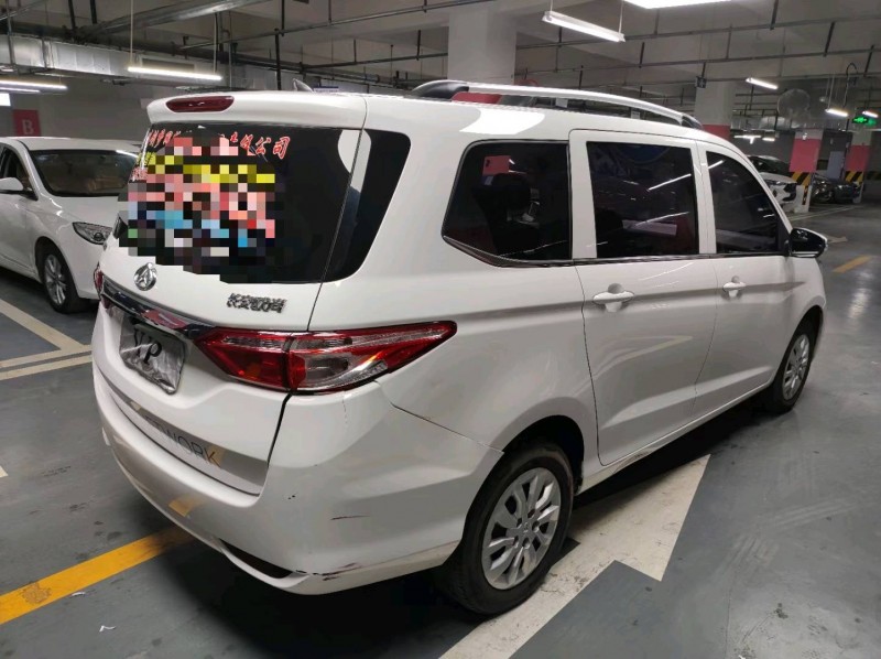 成都20年長安汽車歐尚8
