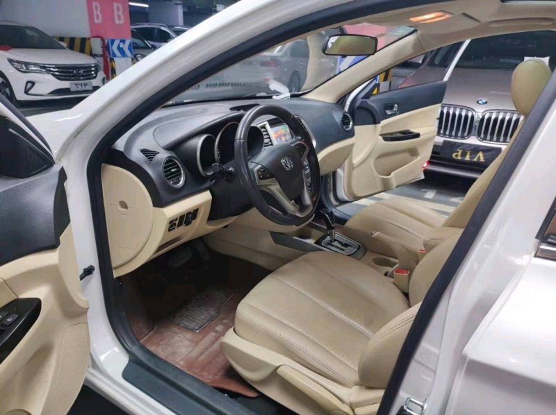 成都15年長安汽車逸動6