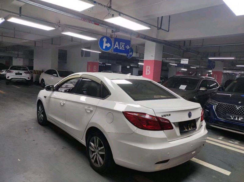 成都15年長安汽車逸動9