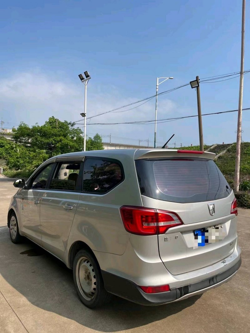 佛山17年寶駿7308