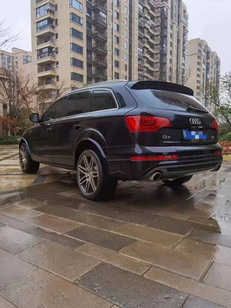 北京10年奥迪Q78