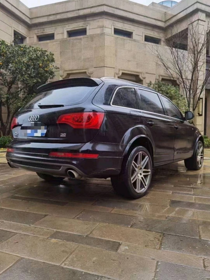 北京10年奥迪Q79