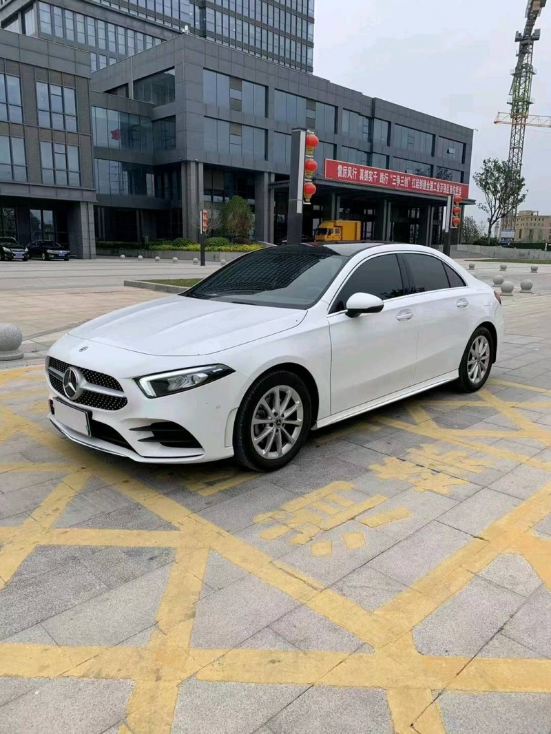 徐州21年奔驰A2