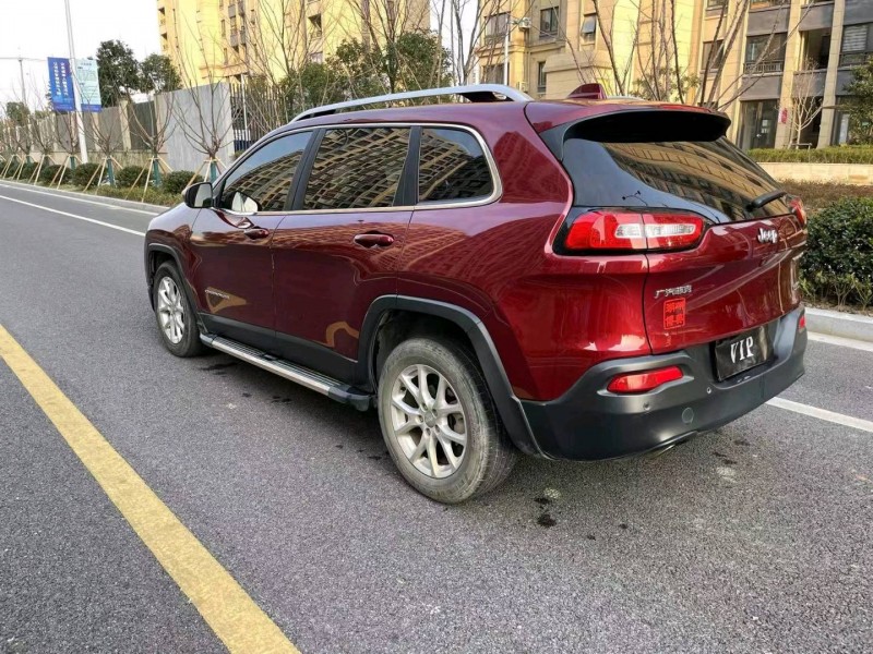 蘇州17年Jeep自由光7