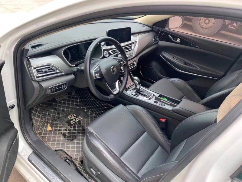 珠海20年長安汽車銳程CC3