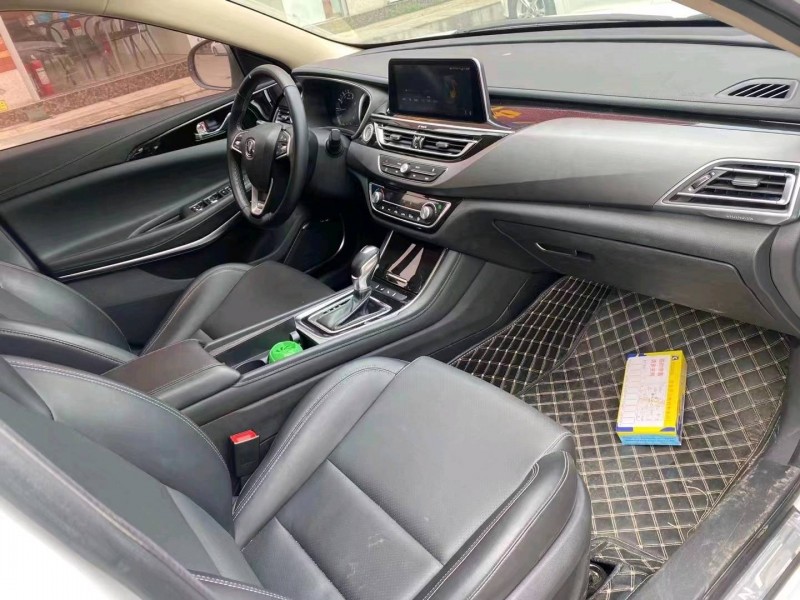 珠海20年長安汽車銳程CC4