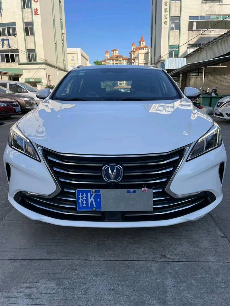 中山18年长安汽车逸动1