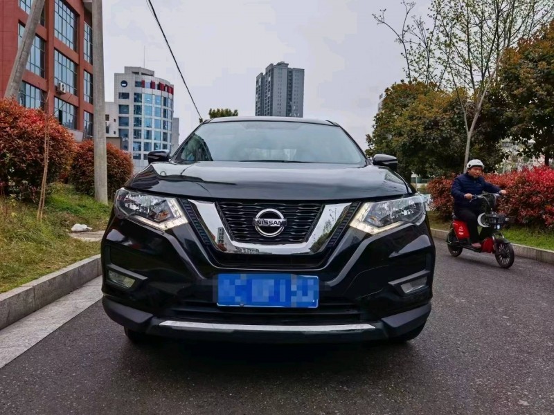 婁底20年日產奇駿8