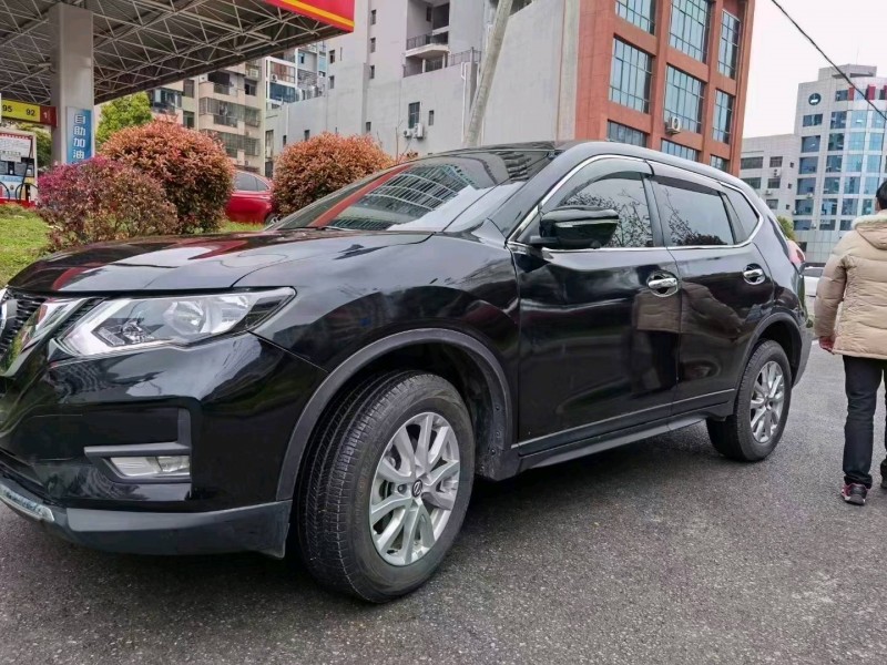 婁底20年日產奇駿6
