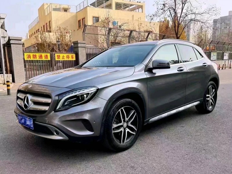 北京16年奔驰GLA3