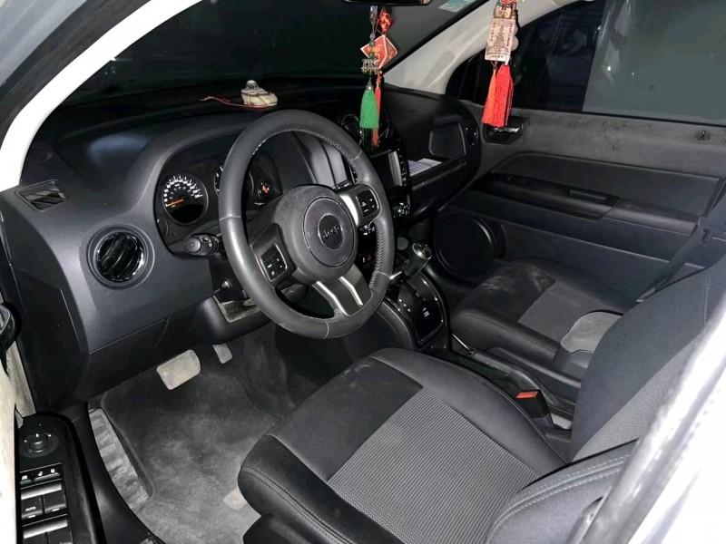 綿陽12年Jeep指南者2